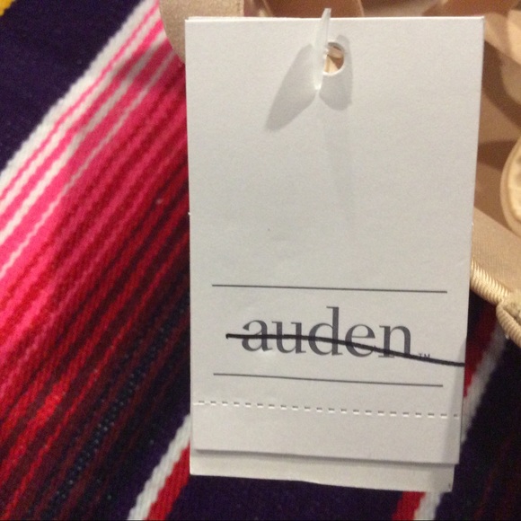 NWT AUDEN WOMEN’S CONVERTIBLE BRA 
5 WAYS TO WEAR. - Picture 5 of 16